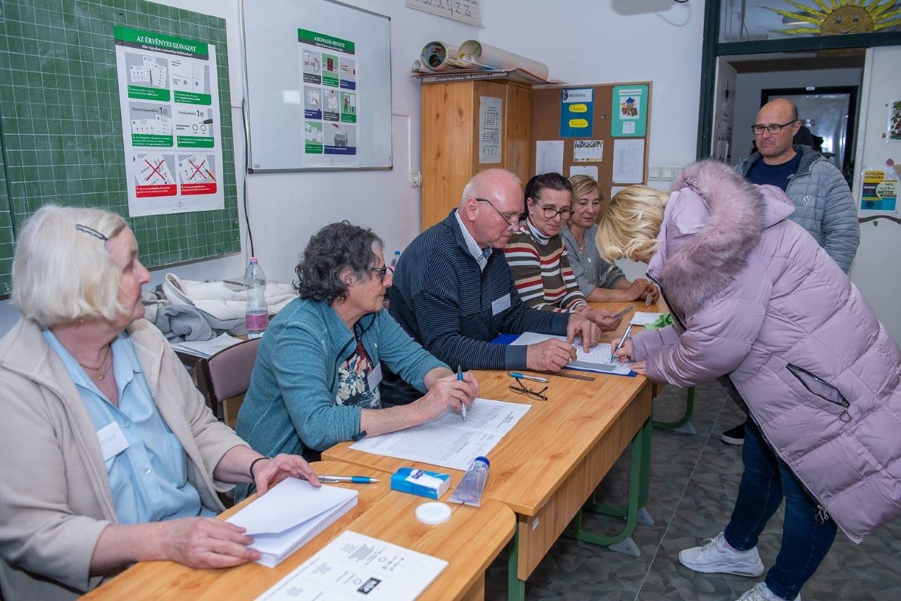 Bezártak a szavazókörök - Fehérváron is zajlik a szavazatok feldolgozása